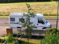 Te koop wegens gevorderde leeftijd Chausson half-integraal camper.